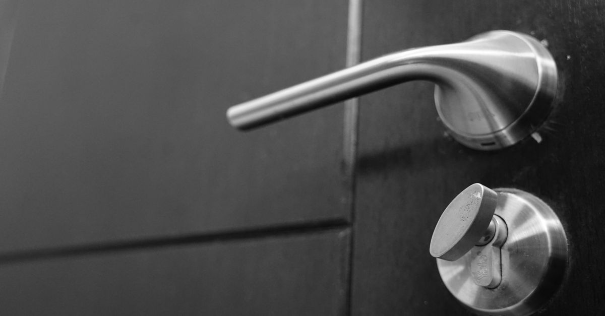 locksmith service technician — Lake View Locksmith Chicago